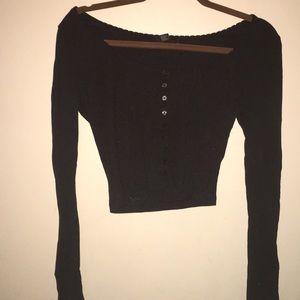 black long sleeve crop top